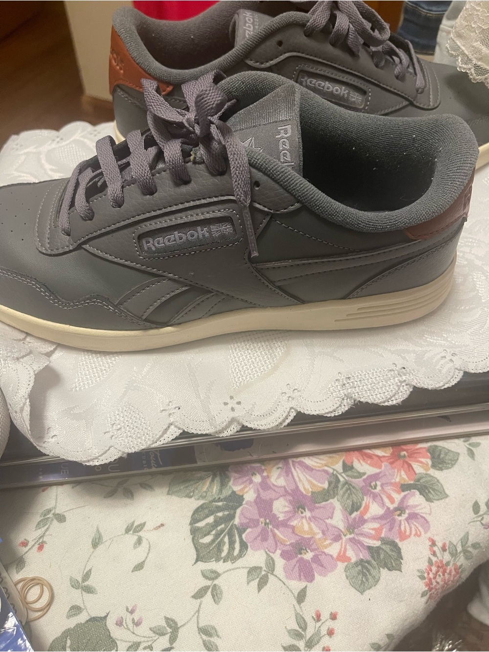 Reebok Men’s Low-Top Sneakers in Gray with Brown Heel